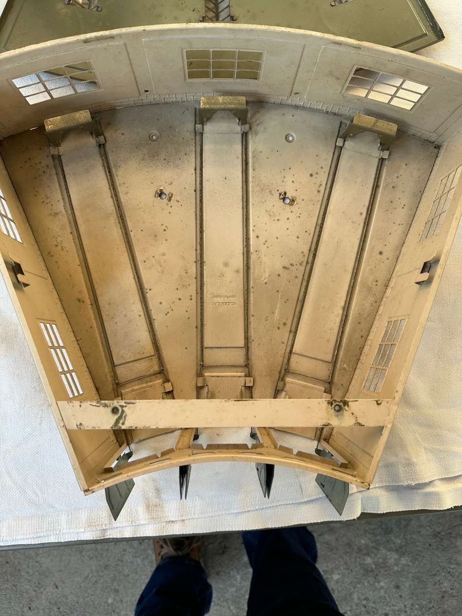 MARKLIN MODEL TRAIN ENGINE SHED