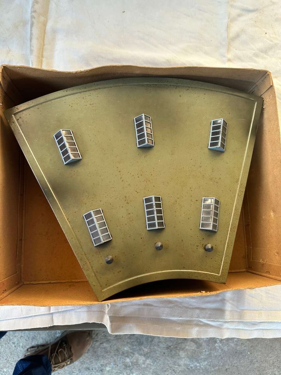 MARKLIN MODEL TRAIN ENGINE SHED