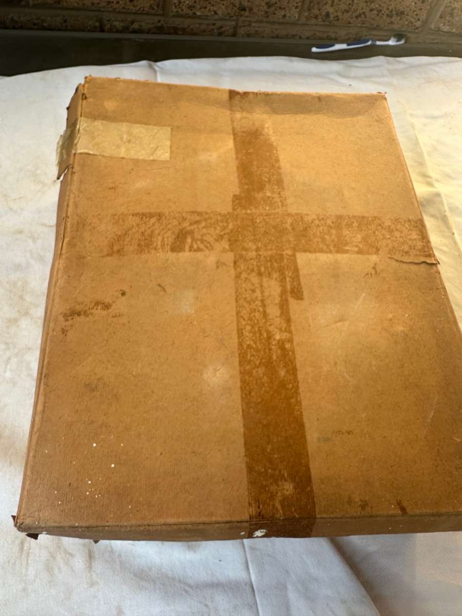 MARKLIN MODEL TRAIN ENGINE SHED