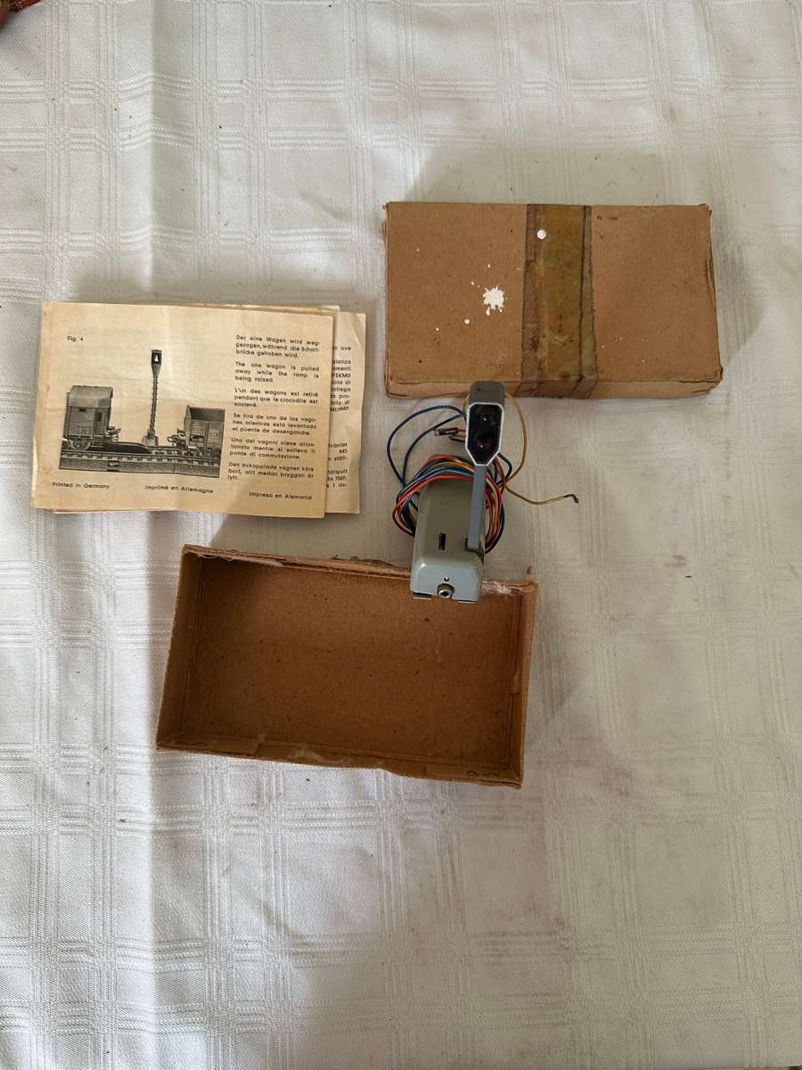 MARKLIN MODEL TRAIN LIGHT SIGNAL