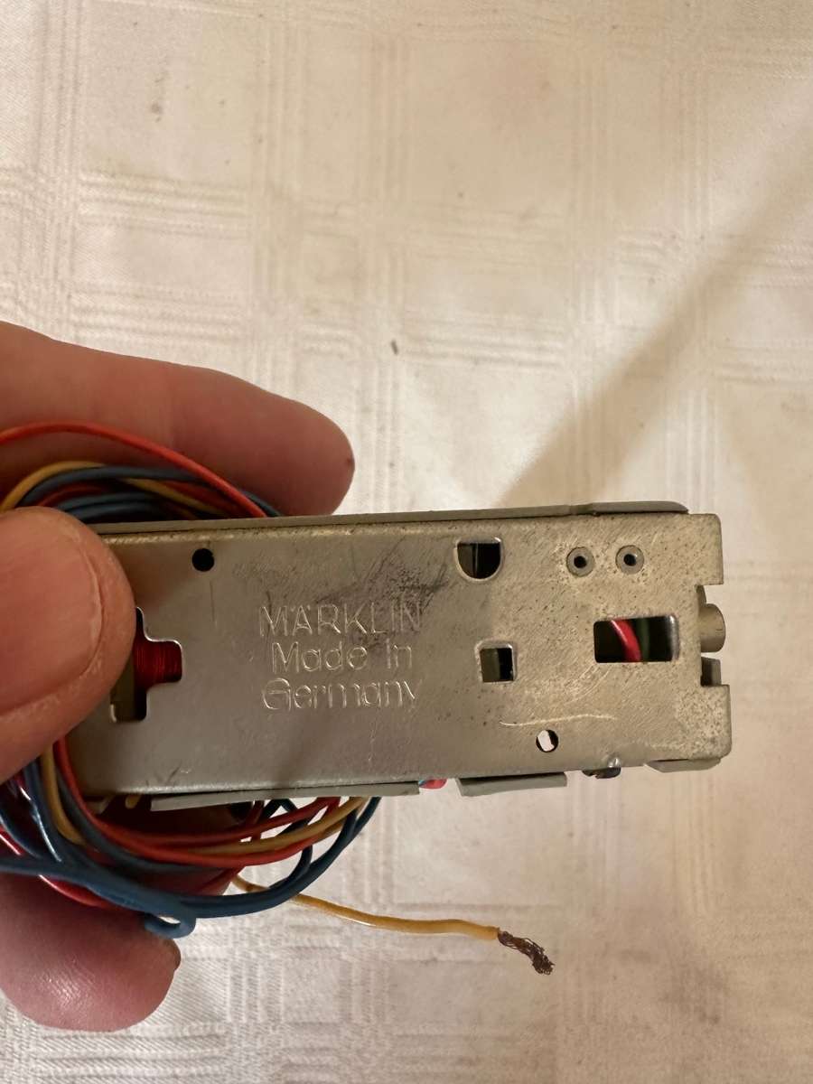 MARKLIN MODEL TRAIN LIGHT SIGNAL