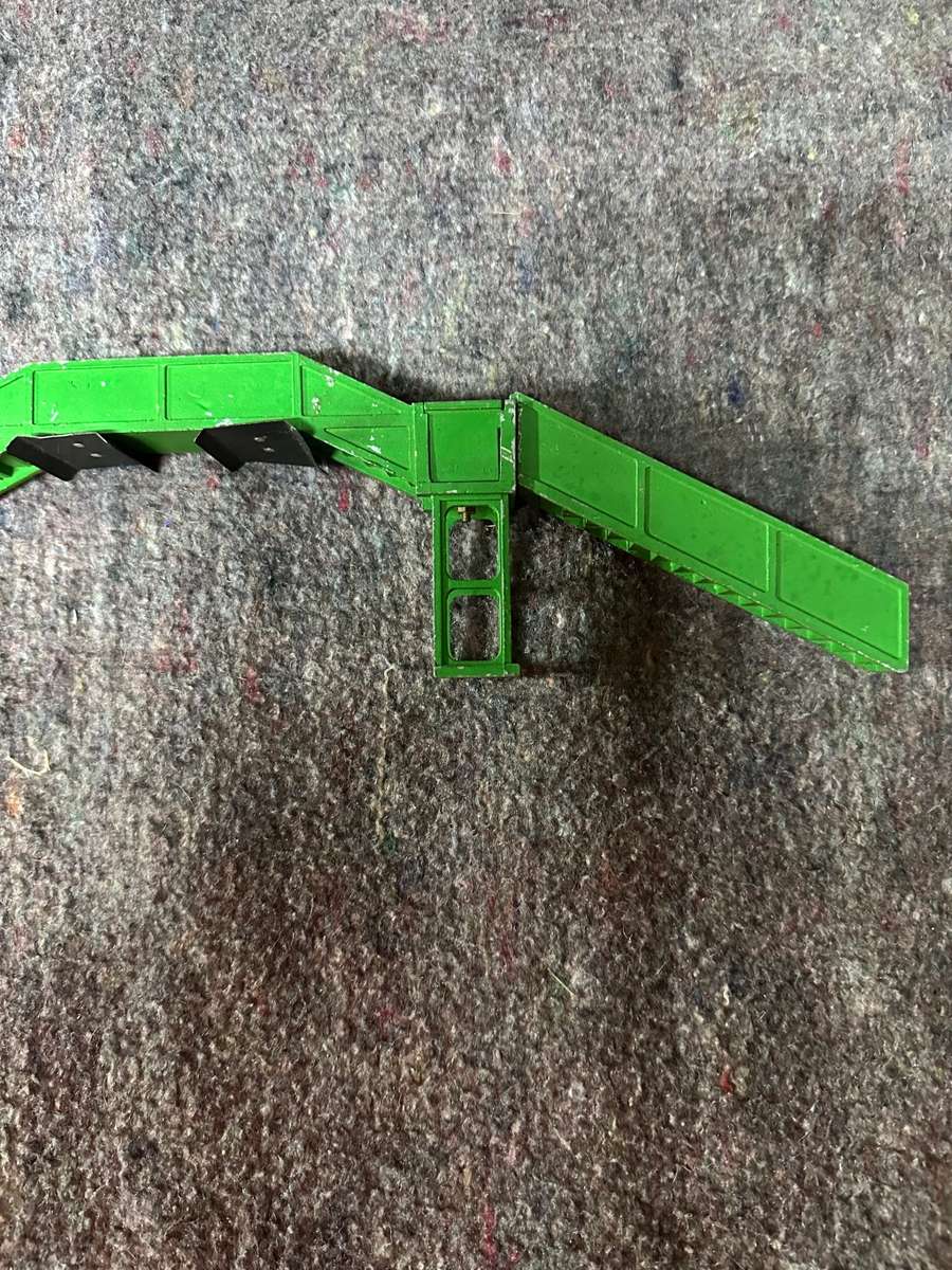 MODEL TRAIN FOOTBRIDGE