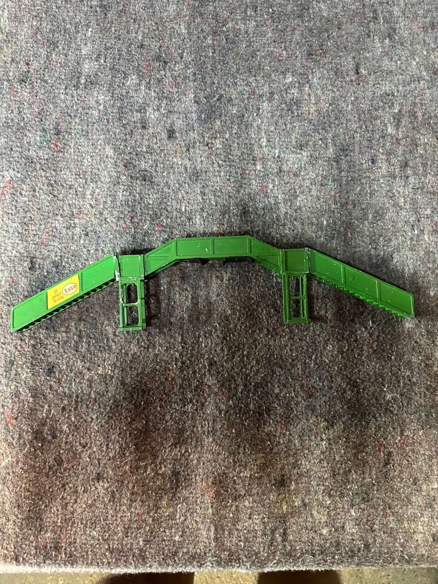 MODEL TRAIN FOOTBRIDGE