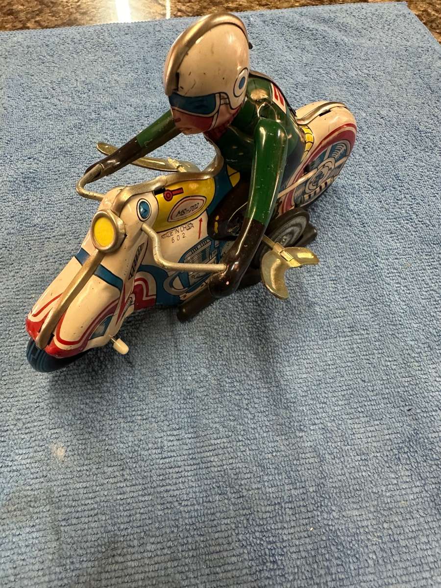 WIND-UP MOTORCYCLE