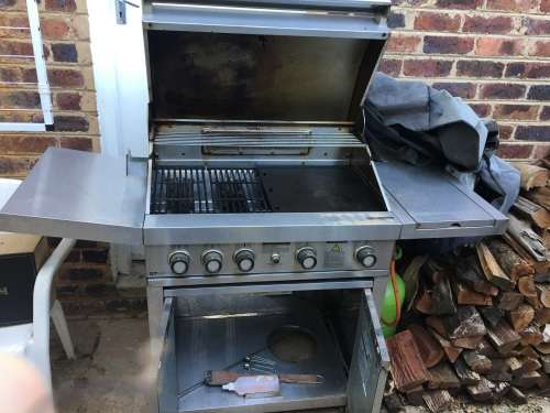 Jetmaster 5 burner gas braai - R2.5k with cylinder - good condition