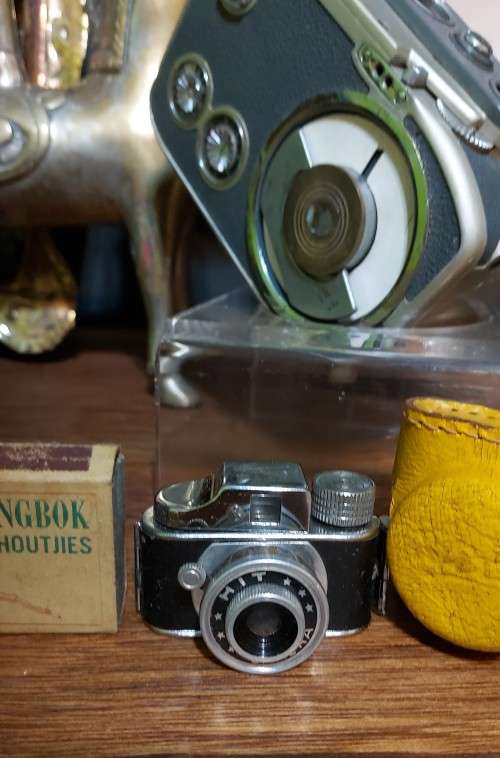 Small HIT Camera in original leather yellow pouch