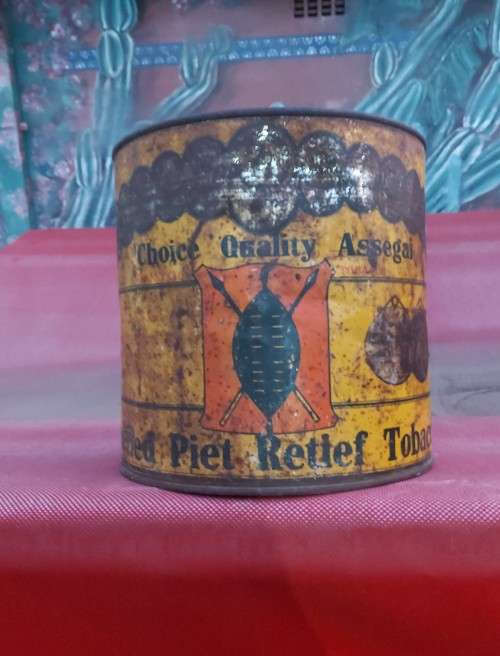 Baie ou groot Piet Retief Tabak blik van Assegai Tobacco Works