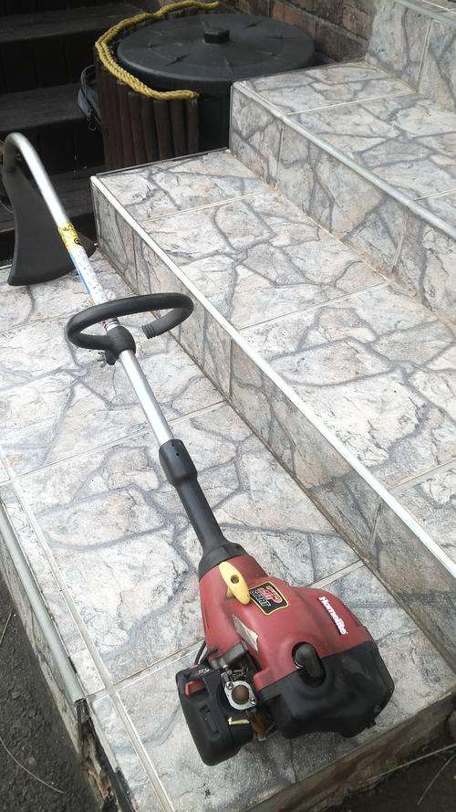 PETROL LINE TRIMMER (25cc) HOMELITE by John Deere