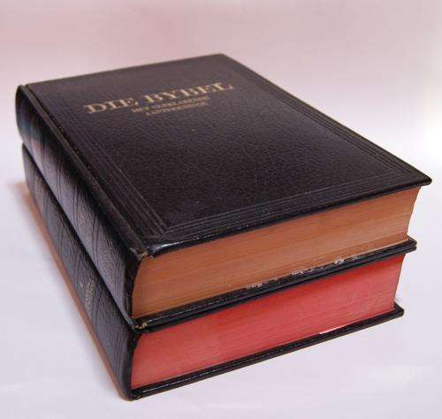 AFRIKAANSE BYBEL MET VERKLARENDE AANTEKENINGE (2 VOLUMES)