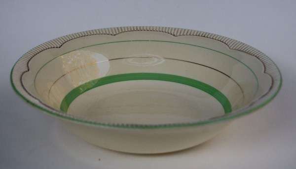 SERVING DISH BY CLARICE CLIFF