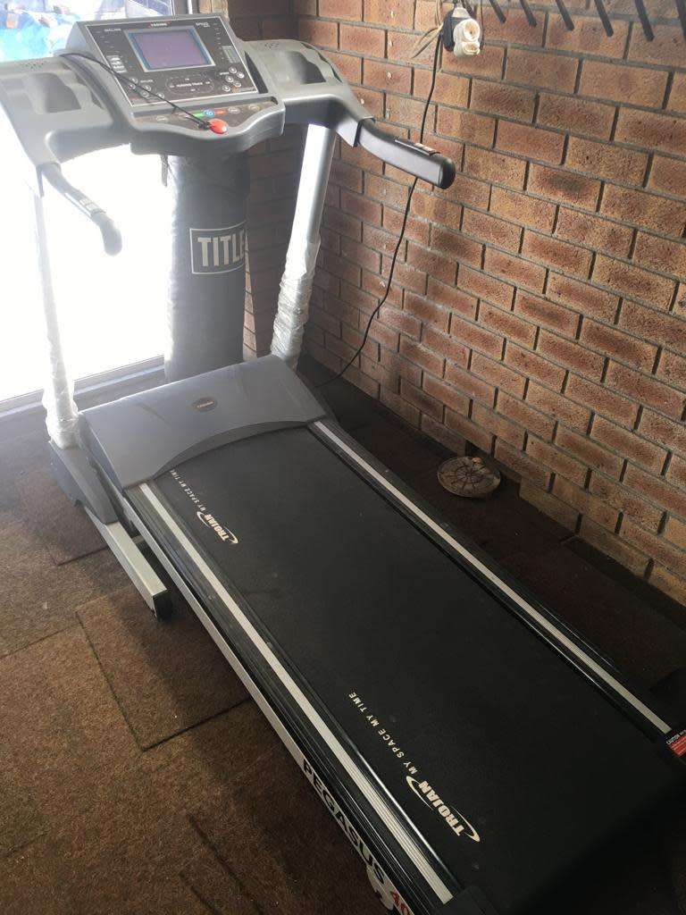 PEGASUS 400 TREADMILL