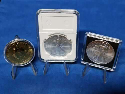 Clear acrylic coins stand