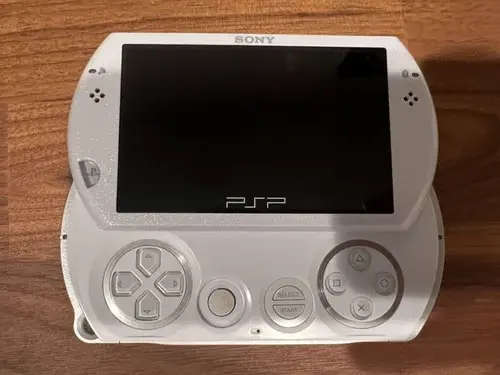 PSP GO 16 GB WHITE (PLEASE READ ADS)