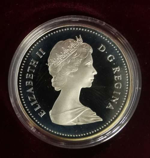 ROYAL CANADIAN MINT - SILVER DOLLAR