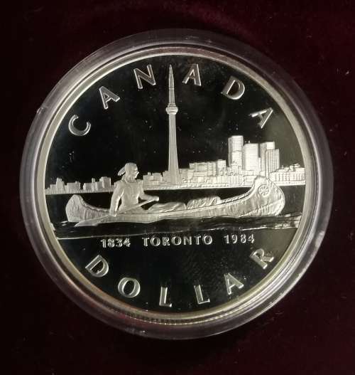 ROYAL CANADIAN MINT - SILVER DOLLAR