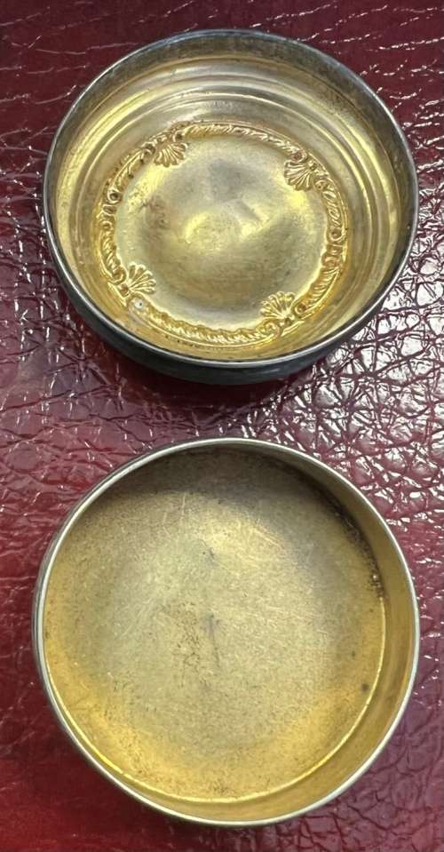 ANTIQUE SILVER PILLBOX - LOVELY!