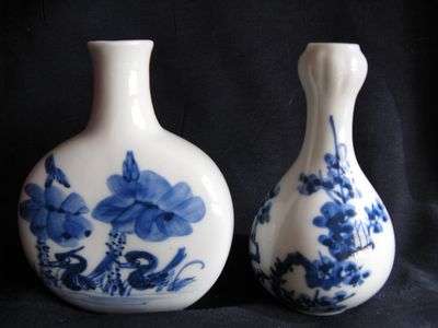 2 Vintage chinese porcelain mini vases with mark
