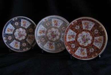 Set of three mini Japanese Imari plates!