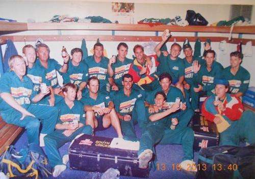 Hansie Cronje & Bob Walmer  Benson & Hedges world series 1993/1994 Signatures &  locker room PIC !!