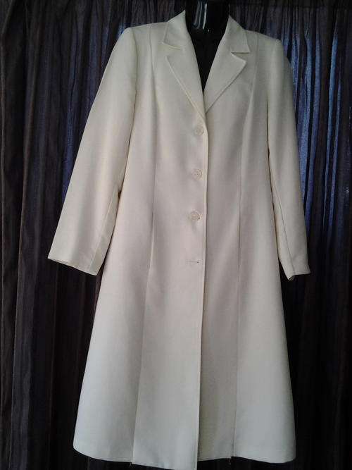 Stunning Miss Delswa Suit in excellent condition.