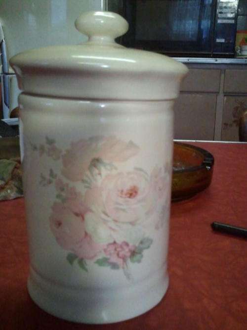 Beautiful-Victoria Rose vase