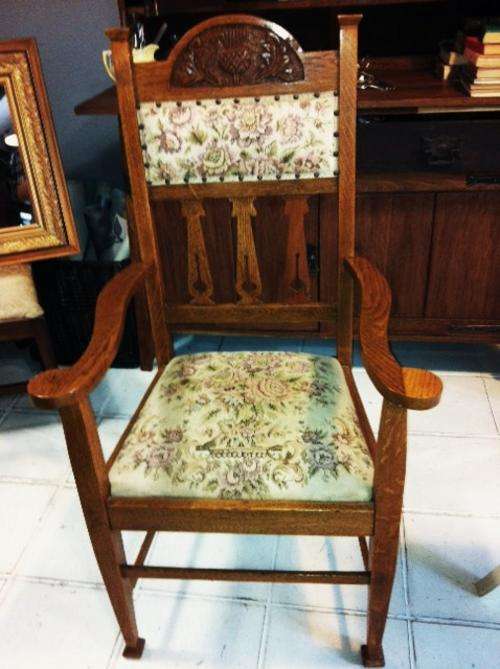 *** Original VICTORIAN Oak Head Chair ***