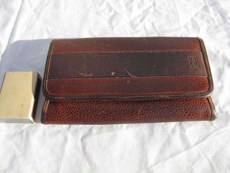 BUSBY GENUINE LEATHER RSA PURSE.
