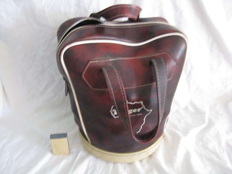 94 VARIOUS BRAND NAMEGOLF BALLS, DUNLOP WOODEN T'S PACK & GOLF BALLS BAG. ZIP DOES NOT WORK.