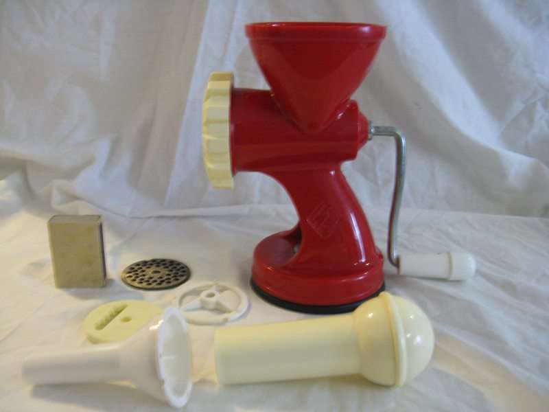 ITALY SUPER BABY BREV MANUAL MINCER W/ PLUNGER, THIN SAUSAGE ATTACHMENT, SUCTION CUP & EXTRA'S.