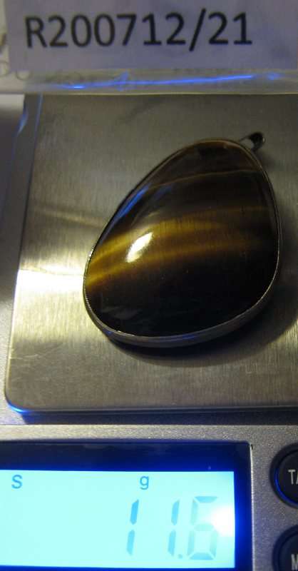 SILVER BROOCH WITH LARGE STONE. TOTAL WEIGHT=11.6g.