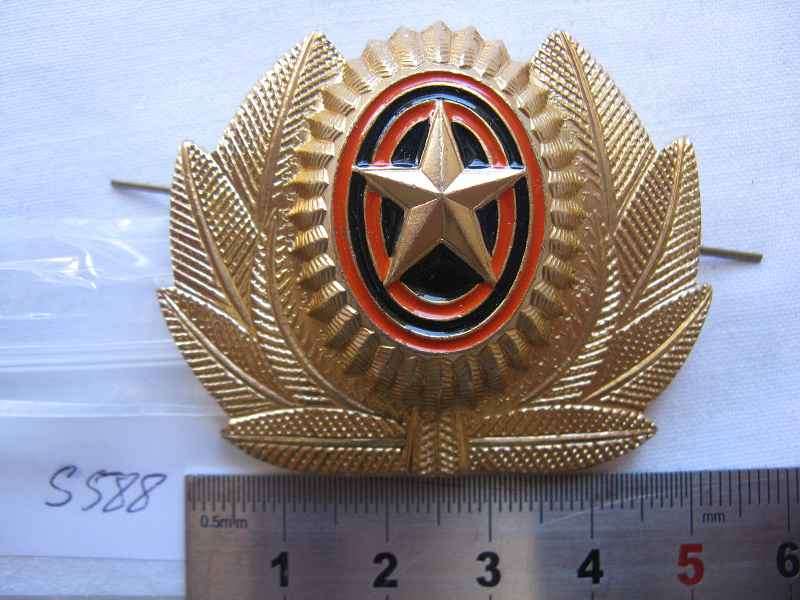 RUSSIAN CAP BADGE.