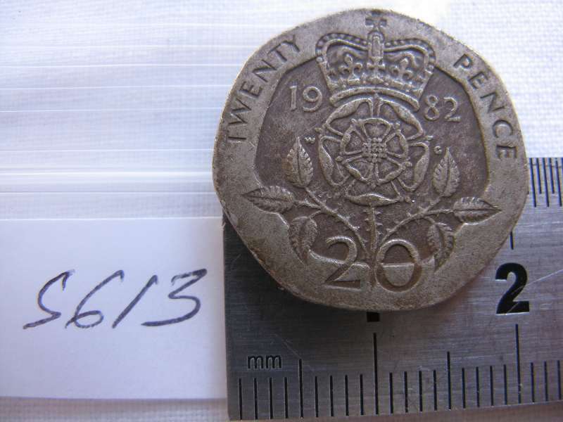 GB QEII TWENTY PENCE 1982.