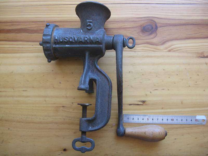 MADE IN SWEDEN HUSQVARNA RELIANCE NO.5 MANUAL MINCER.