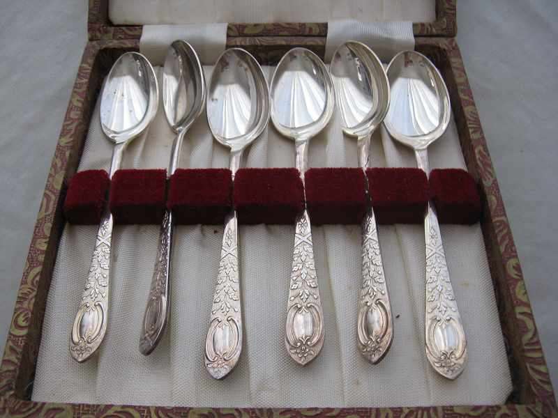 MADE IN ENGLAND EMESS PLATE SPOON SET OF 6 W/CASING.