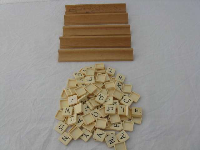 SCRABBLE WITH 5 WOODEN SLIDES.17.5cm.(CR6)
