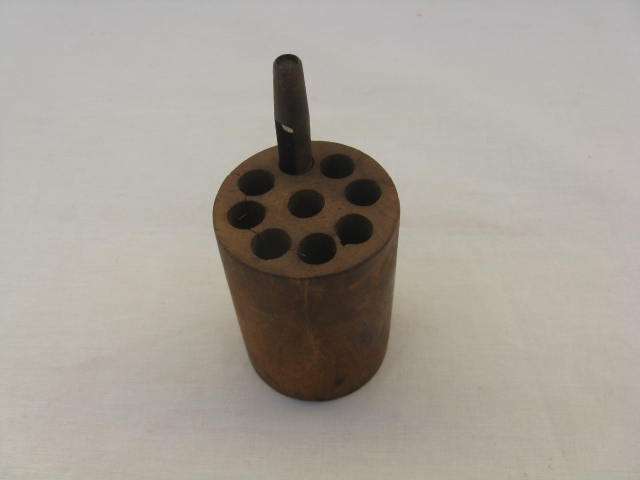 WOODEN BITS HOLDER (H 7cm x D 5cm.) INCLUDES BIT. (CR38)