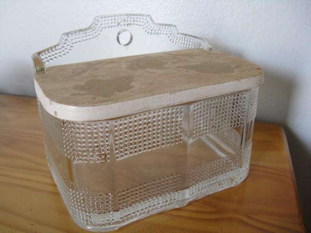 VINTAGE THICK GLASS SALT POT WITH WOODEN LID. H 13cm x L 17cm.