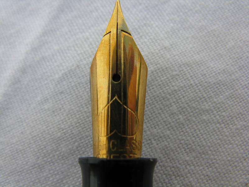 CREST FOUNTAIN PEN. L 12 cm.