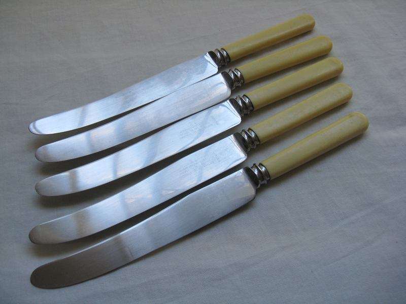 GR JOSEPH RODGERS & SONS CUTLERS TO HIS MAJESTY SHEFFIELD ENGLAND STAINLESS KNIVES. 5 UNITS. L 24cm.