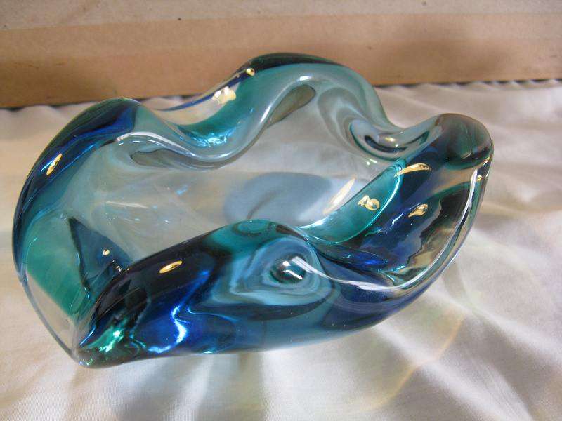 POSSIBLY MURANO BOWL. +/-1.365 Kg. H 7.5cm.