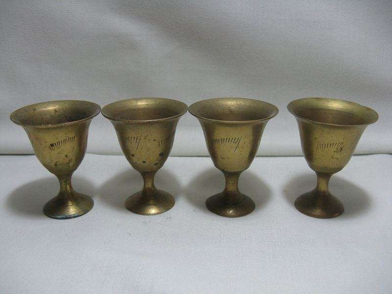 MINIATURE BRASS CHALICE STYLE CUPS. H 5.4cm.