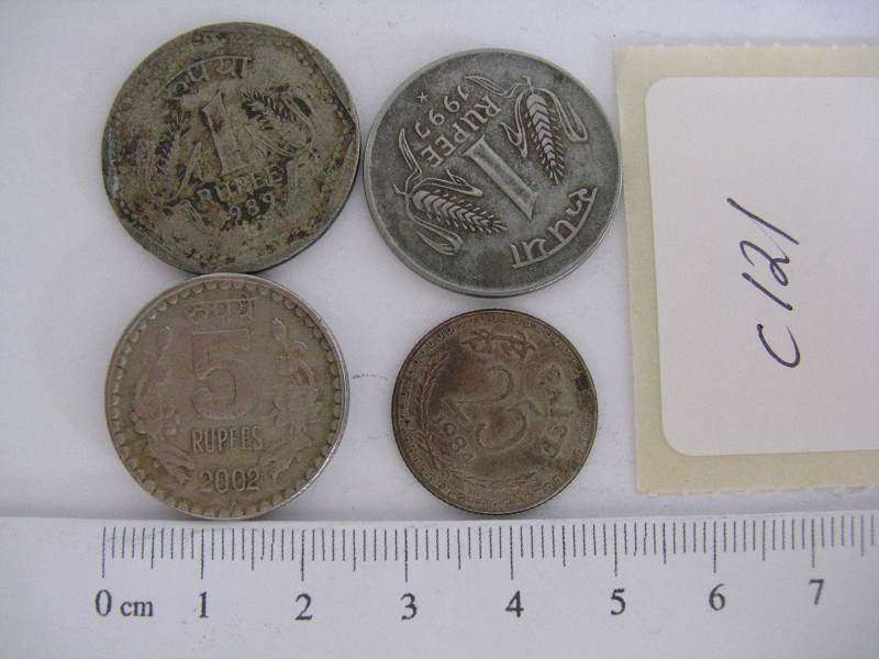 INDIA COMBO. 4 UNITS. 1 x 5 rupees: 2002, 2 x 1 rupee: 1989/97, 1 x 25 paise: 1984.