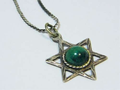 Vintage sterling silver necklace with star of David pendant with malachite centre - weighs 4.6g
