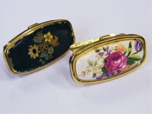 Lot of 2 vintage lipstick holders with mirrors - as per photo