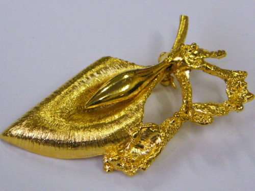 Vintage gold color brooch - numbered 639 on back - as per photo