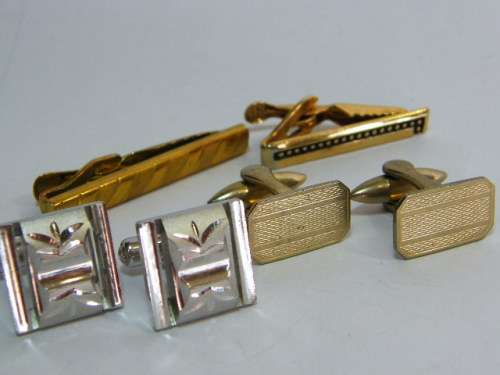 2 Pairs of vintage cufflinks & 2 tie clips - as per photo