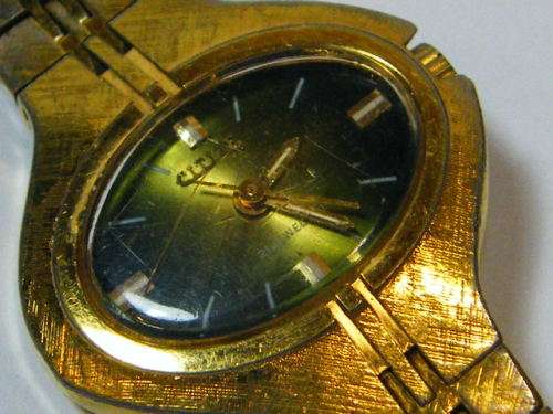 Vintage Citizen manual wind ladies watch - working - N of Citizen missing