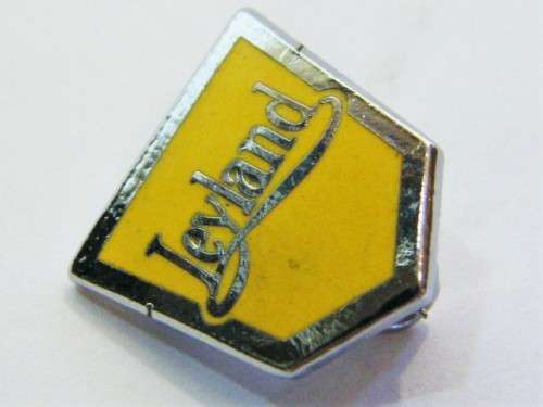 Vintage Leyland pin badge - CRAZY R1 Start