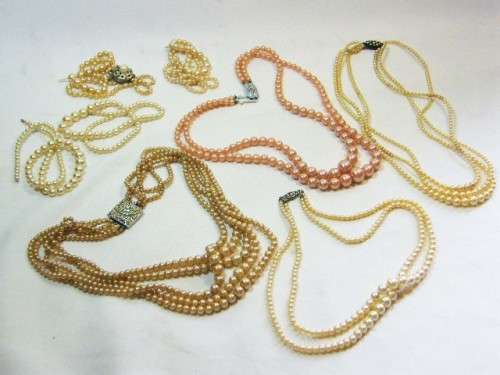 Lot of imitation pearl necklaces - some broken & some missing stones on clasps