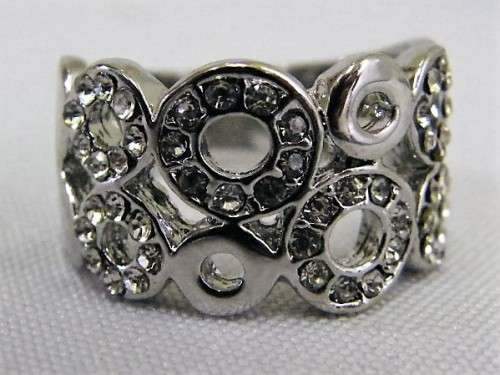 Costume jewellery fashion ring with cubic zirconias